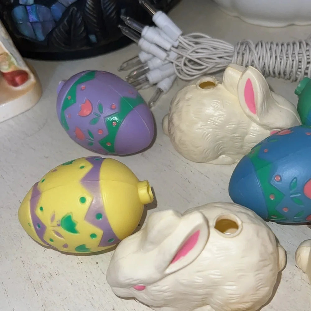 Vintage Lillian Vernon Easter Spring bunny egg blow mold light strand
